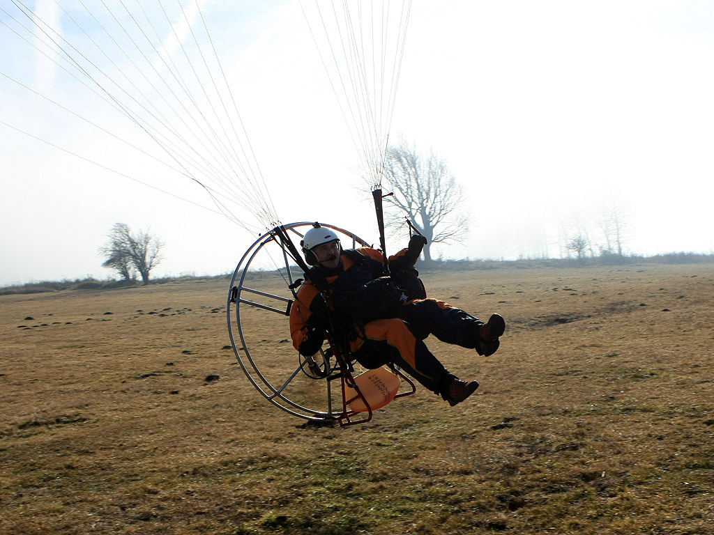 От 16 до 23 януари 2014 г. 19 екипажа на топловъздушни балони и мотопарапланери от България, Украйна, Русия, Молдова, Латвия, Полша и Румъния ще извършат
демонстрационни полети и привързани издигания в района на Баня, Разлог и Банско.  Общата зона за излитане е определена в местността „Гладно поле”-
на 2 км на север-северозапад от гр. Банско, от западната страна на пътя Разлог–Банско.