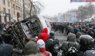 Петима убити и 300 ранени след стрелба на милицията в Киев
