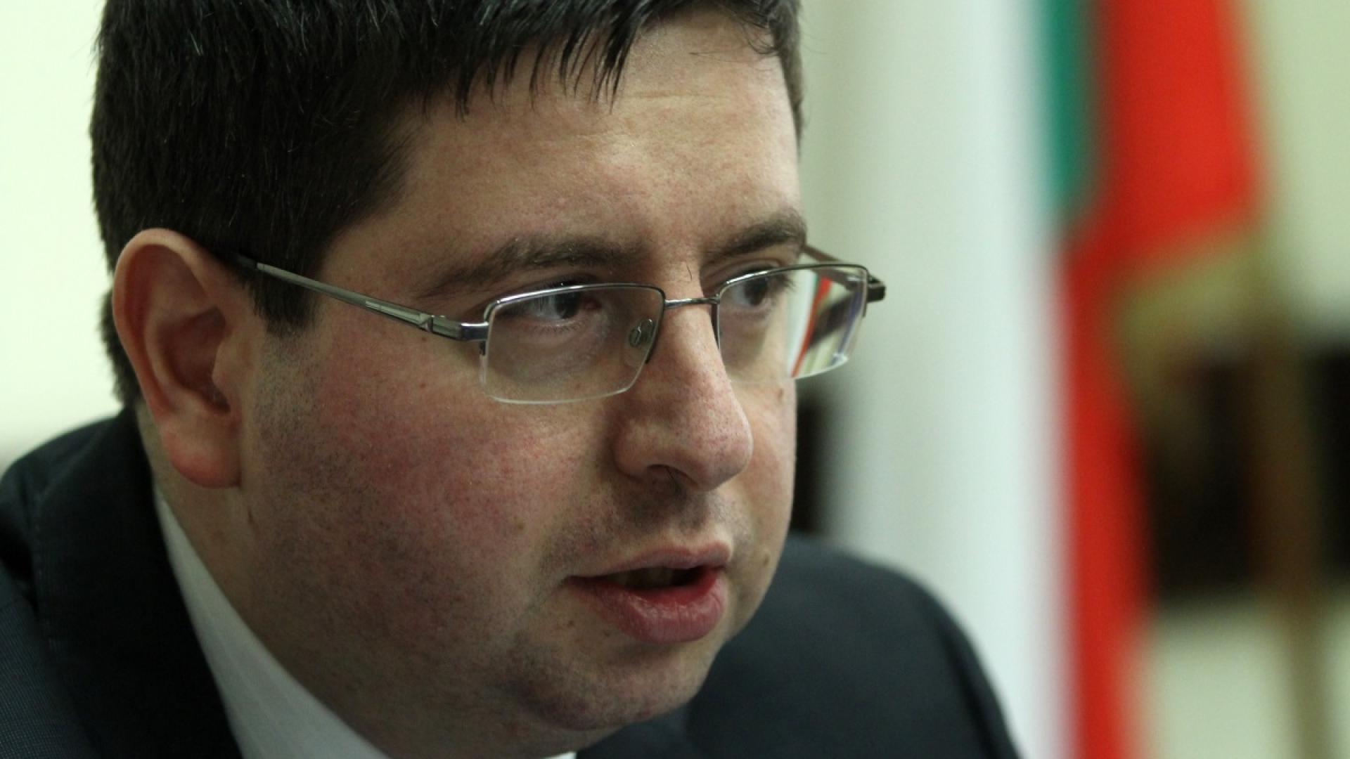 Във финалната фаза е подготовката на преминаването на картовите разплащания