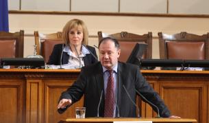 Две декларации ще свалят напрежението в Парламента