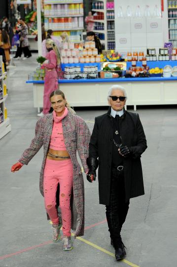 Представяне на колекцията на Chanel за сезон есен/зима 2014-2015 по време на Седмицата на модата в Париж