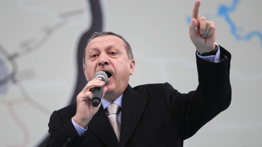 Ердоган се закани да спре "Фейсбук" и "ЮТюб" в Турция