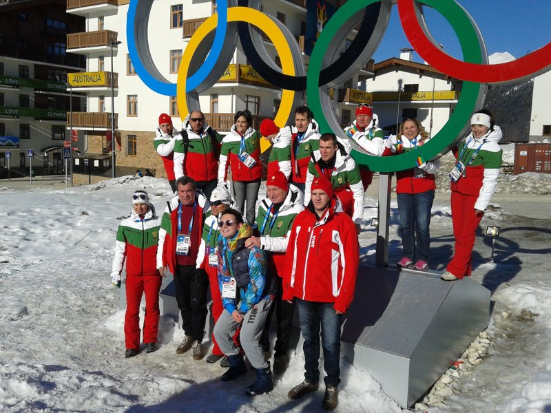 Първата група български олимпийци издигна трибагреника в Сочи1