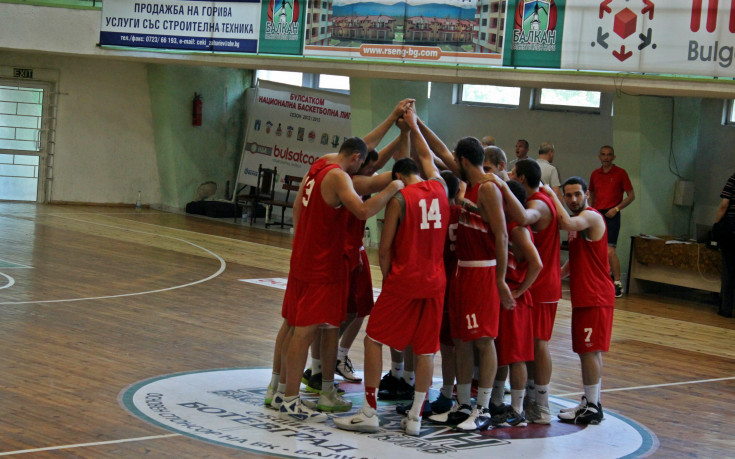 Отлични младежи вкараха 100 на Румъния