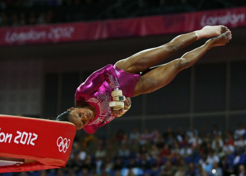 Финалът в спортната гимнастика при жените Габи Дългас е 11