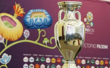 Трофеят за Евро 2012 бе изложен в Киев