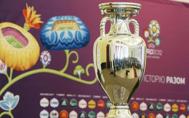 Трофеят за Евро 2012 бе изложен в Киев