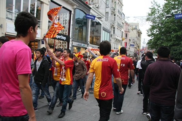 Улиците на Истанбул след голямото дерби и преди него1