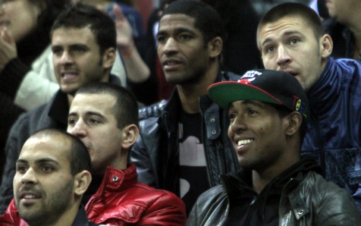 Футболистите на ЦСКА организирано на волейбол