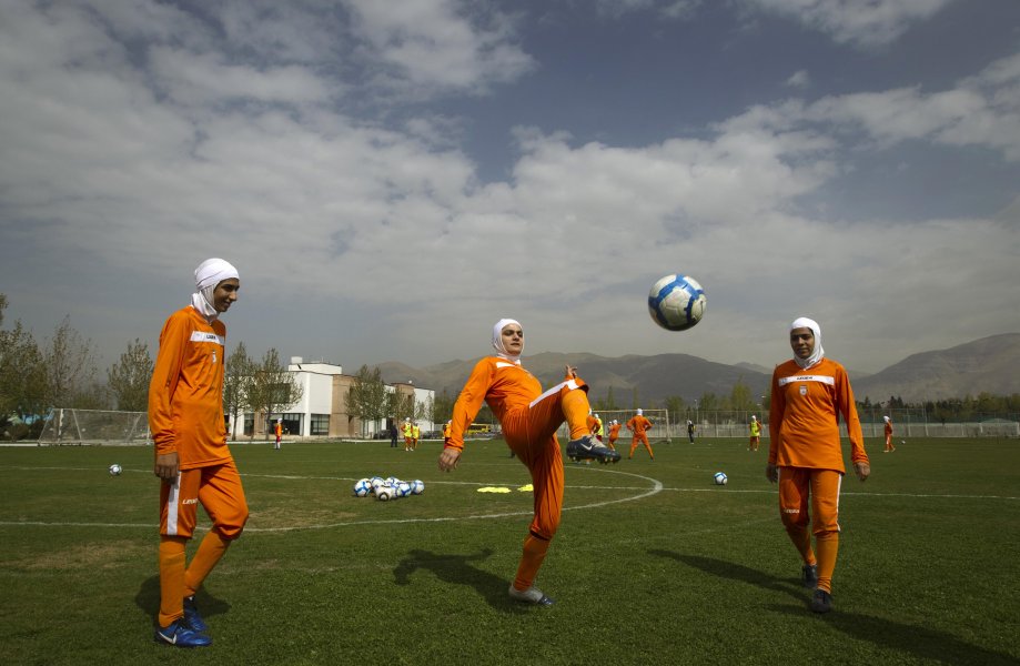 Женският национален отбор по футбол на Иран проведе тренировка на1