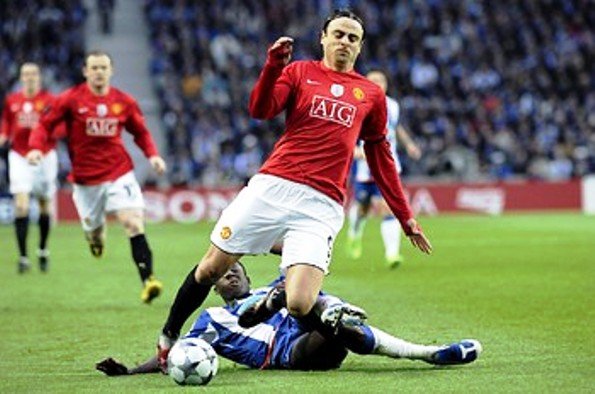 Бербатов игра във втория мач между Юнайтед и Порто в1
