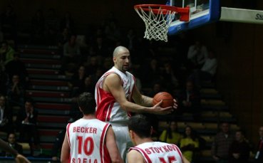 ЛукОйл Академик - Бенетон 90:93