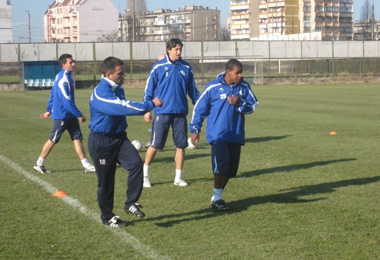 Жоазиньо и Жеан Карлос тренират с Левски1