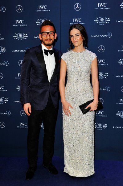 Хидетоши Наката и половинката му1