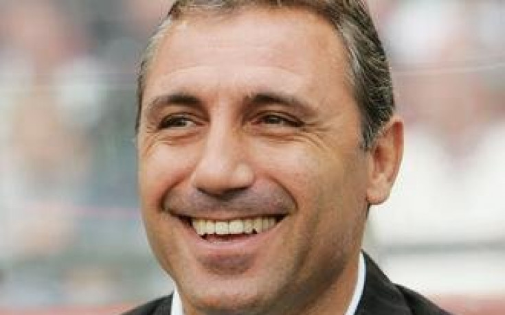 Гардиън: Стоичков под обстрел на два фронта