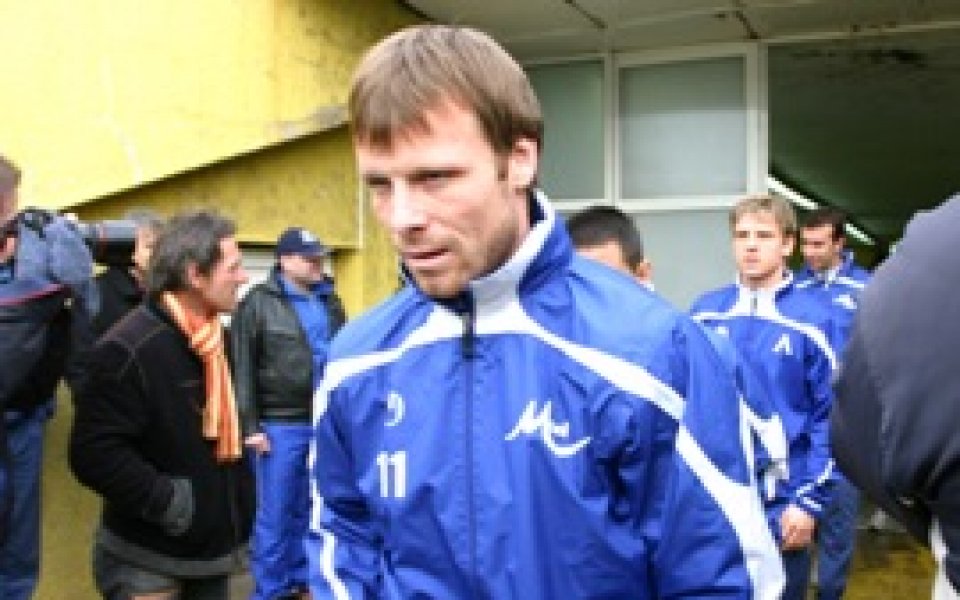 Елин Топузаков аут за мача със Славия