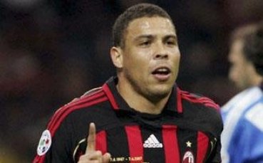 Роналдо си пуска коса заради Берлускони