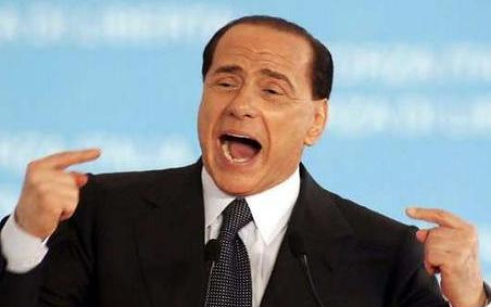 Берлускони припадна на сцена