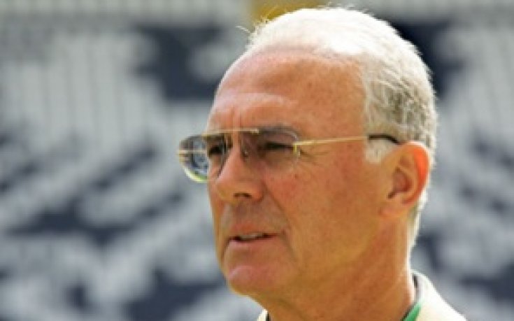 Бекенбауер - „за” четирима странични съдии