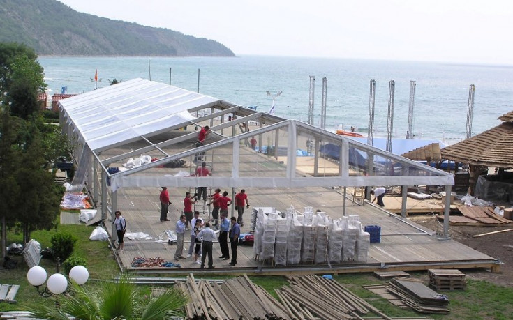 Шатрата за сватбата на Стефка е готова