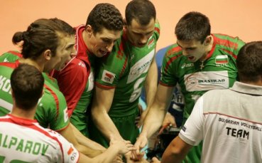 Футбол, забравени документи и лошо отношение за волейболистите