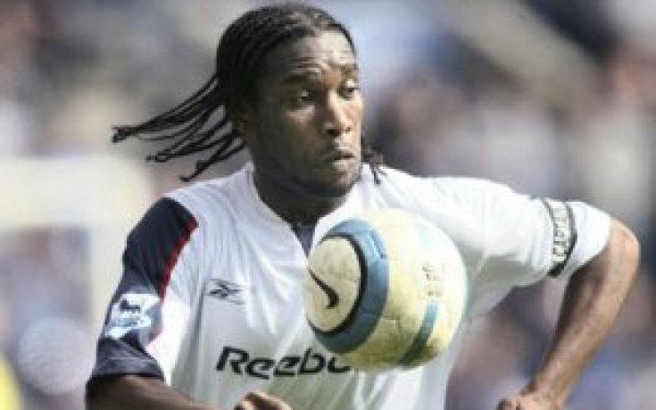 Джей Джей Окоча се завърна в Англия