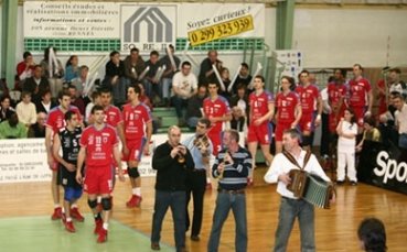 Милушев контузен, но бие във Франция