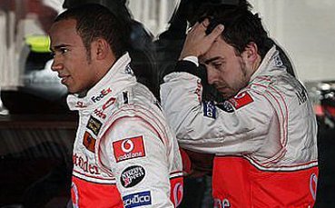Враждата между Алонсо и Хамилтън засегна и бащите им
