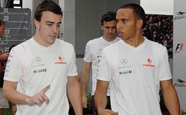 Алонсо прати шпионин на Хамилтън