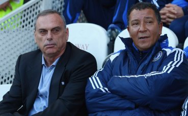 Тен Кате иска от Челси стила на Барселона