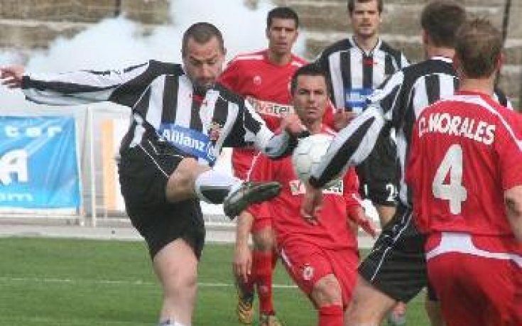 Скандален рефер свири Локо Пд – ЦСКА