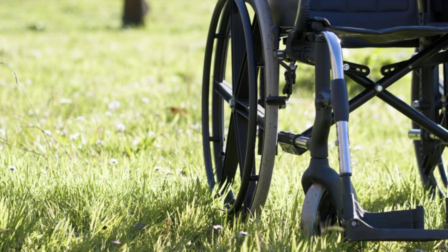 Устройство помага на парализирани да движат краката си