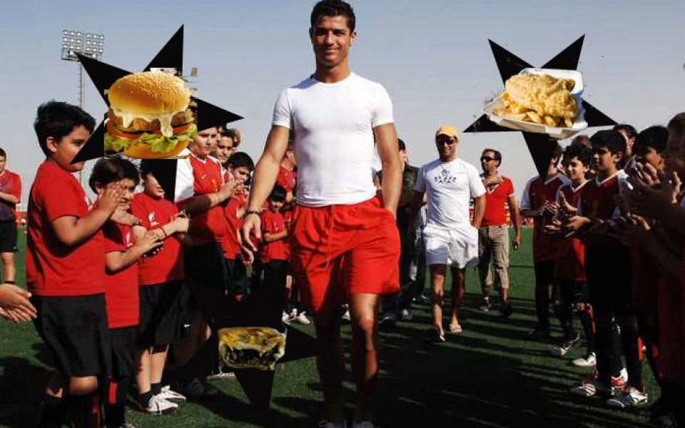 Юнайтед в шок: Кристиано се тъпче с вредна храна
