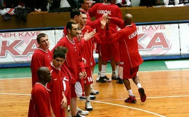 Девета победа за шампиона Лукойл Академик