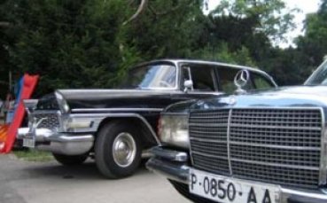 33 ретро автомобила в Обиколката на Варна