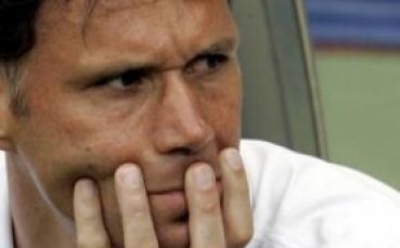 Марко ван Бастен мълчи за бъдещето си