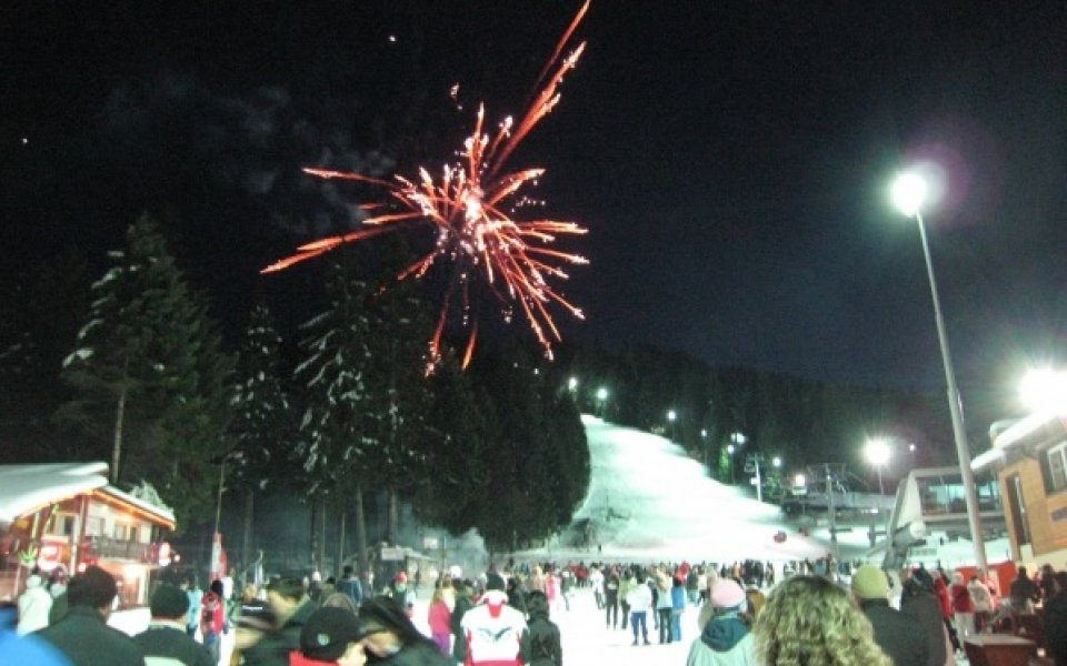 Със заря откриха ски сезона в Боровец