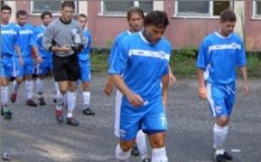 Несебър и Спартак въртят реми в Ахелой