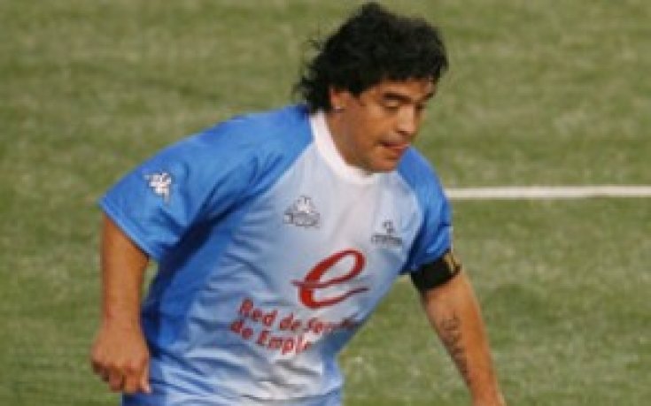 Марадона отново в игра