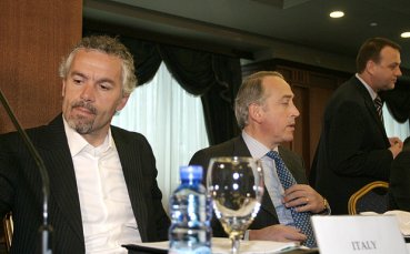 Донадони все още не може да се разбере с Италианската федерация