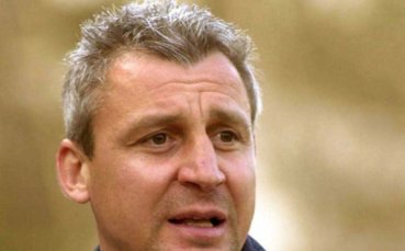 Караславов с цял мач, Колев резерва, резил за Дочев