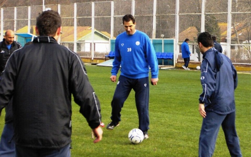 Черноморец тренира в Албена, Херо рита с отбора