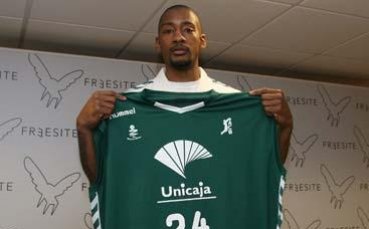 Паспортни проблеми спират американец за мача с ЦСКА