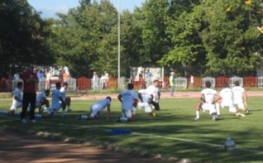 Бела посреща със сериозни кадрови проблеми Литекс