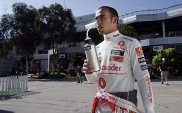 Хамилтън се надява да е по-бърз в неделя