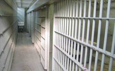 Гръцки футболист в затвора за бой над съдия