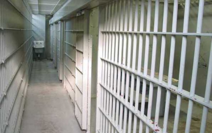 Гръцки футболист в затвора за бой над съдия