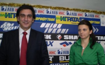 Напрежението при червените продължава
