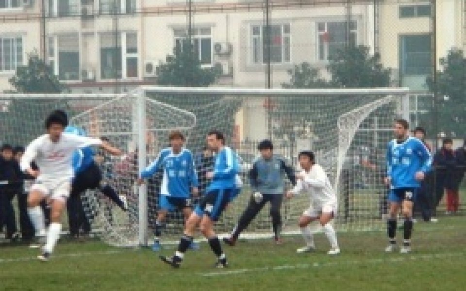 Чиликов с първи гол в Китай, гонят Караджинов