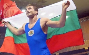 Бързаков с контузия, стиска зъби